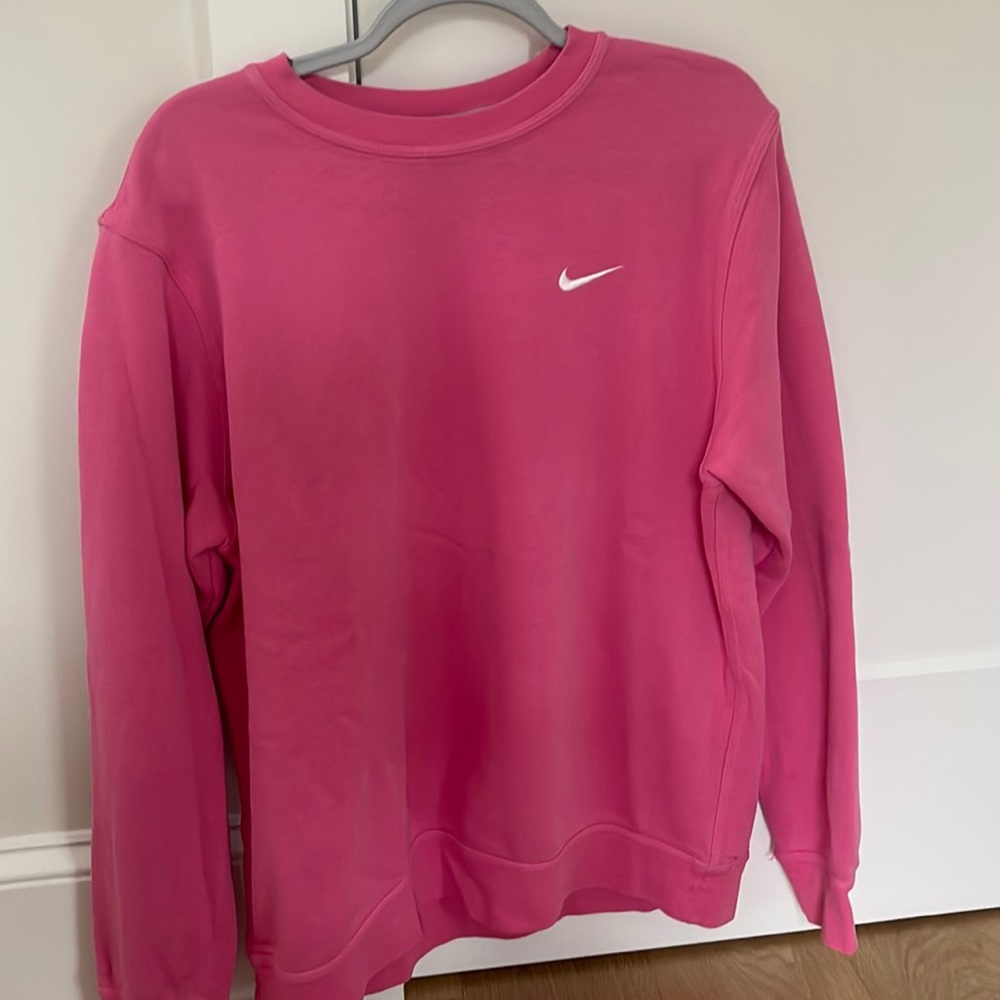 Pink Nike crewneck - soft material - lightly worn